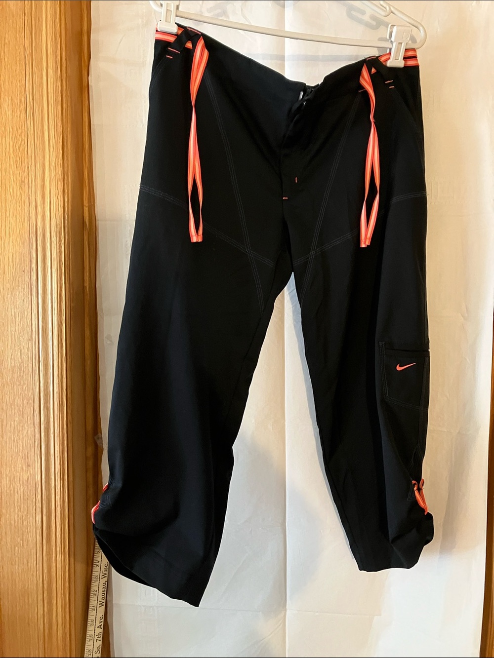 Nike Women’s Vintage XL16-18) Y2K Black Cargo Capri Athletic Drawstring pants